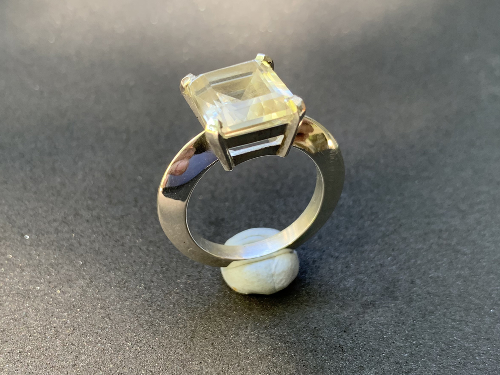 Emerald Basket Setting on Knife Edge Shank